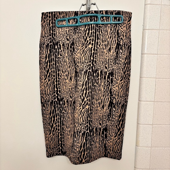 Carmen Marc Valvo Dresses & Skirts - Carmen Marc Valvo Animal Print Pencil Skirt Size Medium Bodycon Office Mobwife